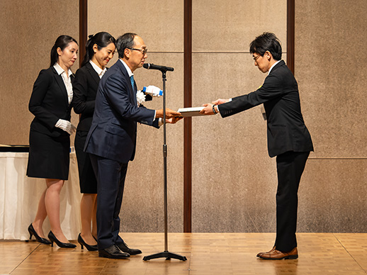 正会員会社　最優秀賞　表彰状授与