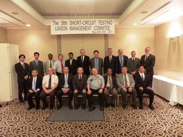 会議後の出席者集合写真